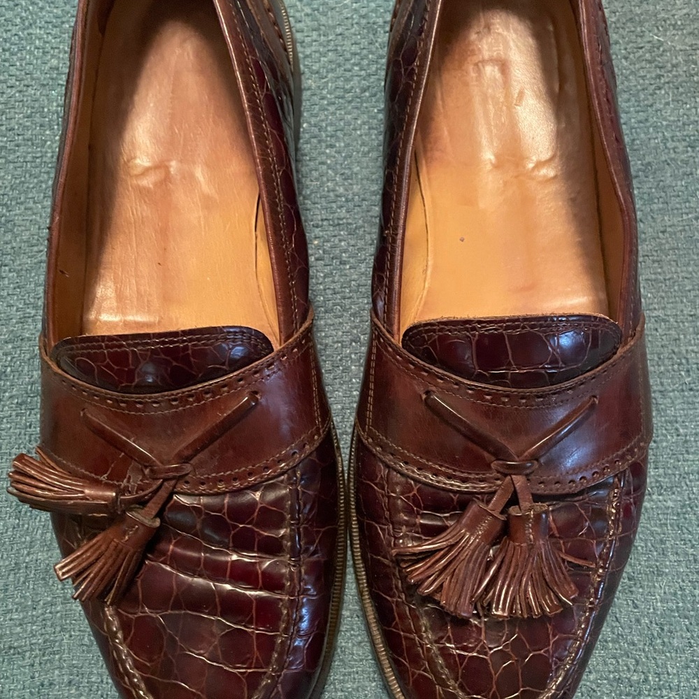 Johnston & Murphy Croc-Embossed Brown Tassel Loafers